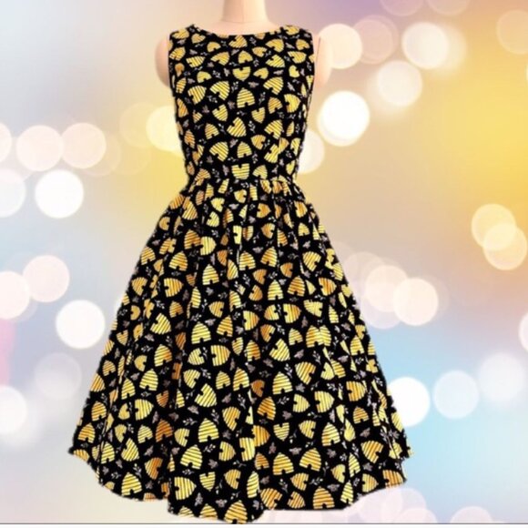 Retrolicious Dresses & Skirts - Retrolicious Bee 🐝 Licious Dress Limited Edition Novelty Print Vintage EUC XL